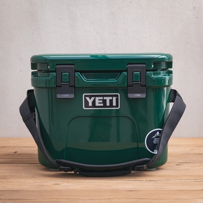 YETI Roadie 15 - Black Forest Green