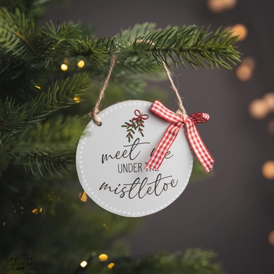 10Cm Hanging Wood White Under The Mistletoe Disc